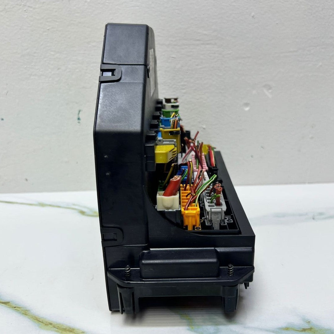 10-16 Mercedes-Benz W212 W204 Front SAM Module Relay Fuse Box A212 9000206 OEM