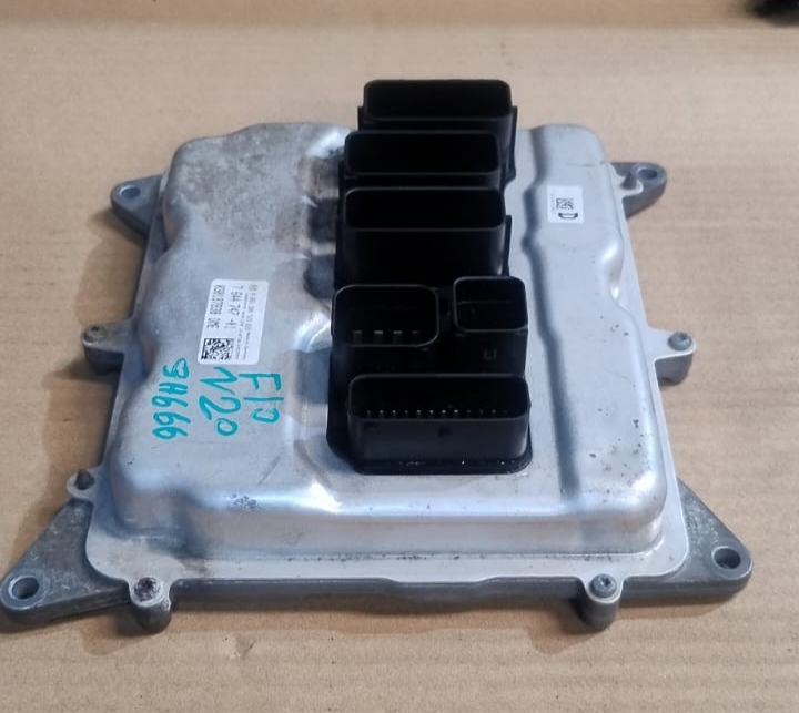 BMW 520i F10 2010-2013 N20 ENGINE CONTROL ECU UNIT + MODULE DME 7644747