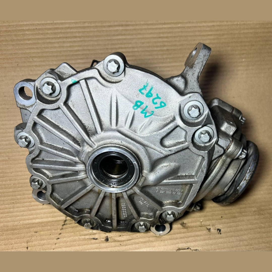 08-16 Mercedes-Benz W212 4Matic Front Axle Differential Carrier A221 3300402