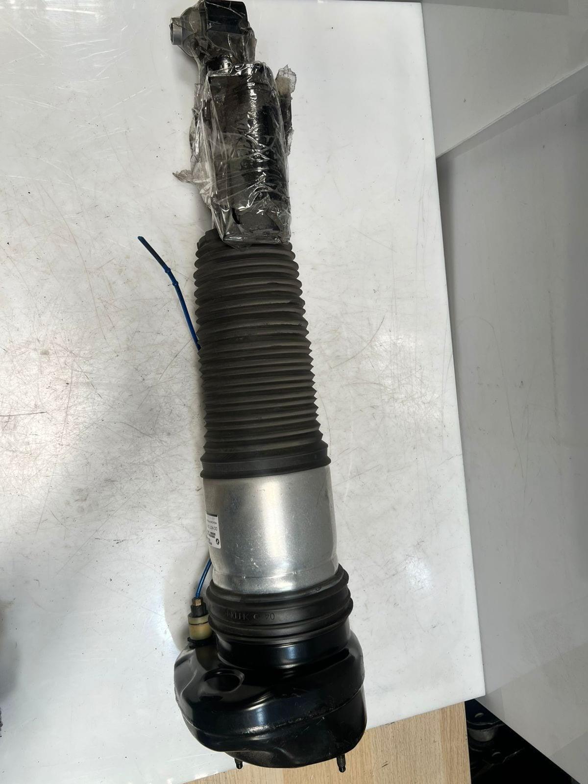 2016-2019 BMW 750i 7' G11 G12 730Li 740Li 740Le Air Suspension Strut 7915954 OEM