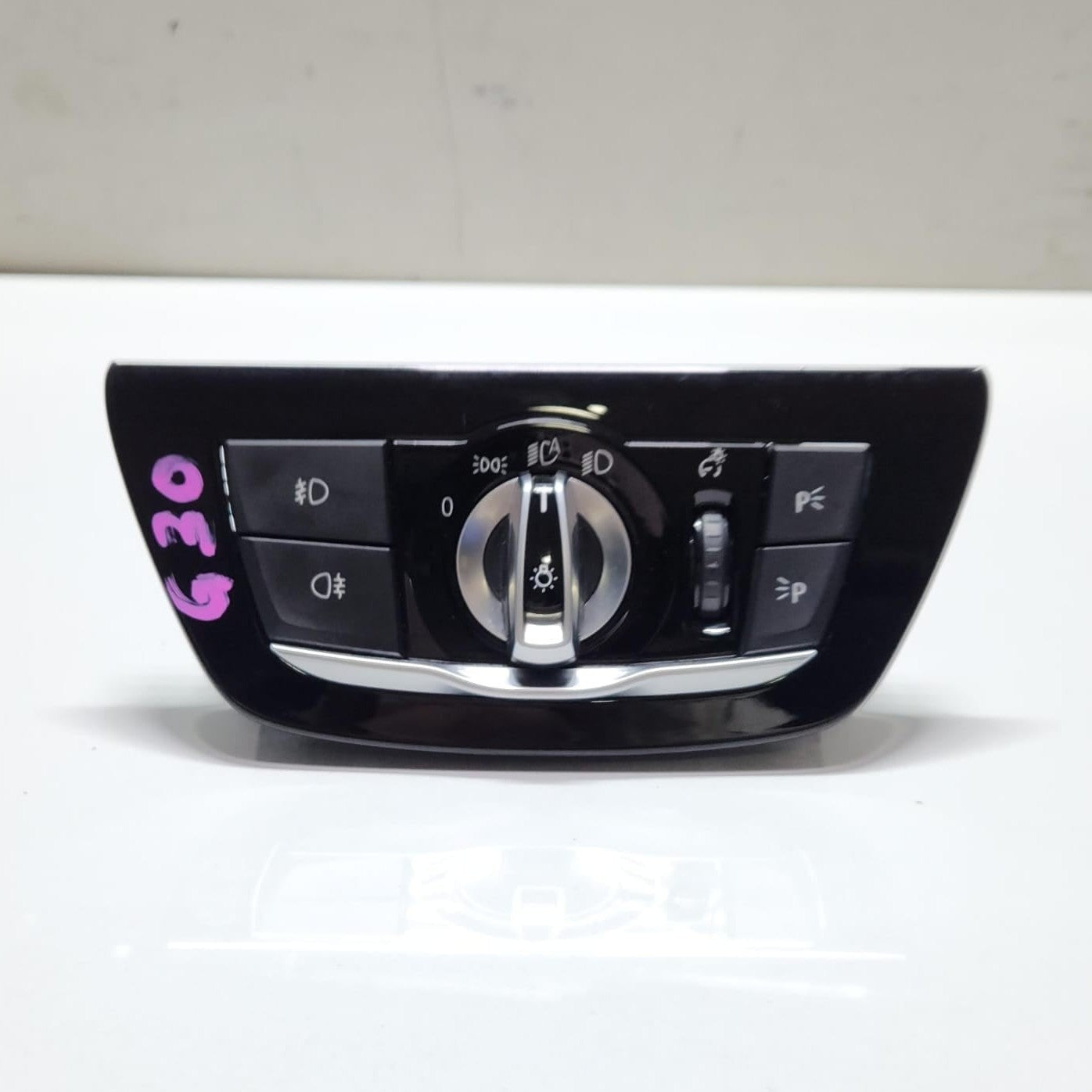 2016 BMW 528i Headlight Switch 6841883 5 Series G30 G31 OEM 