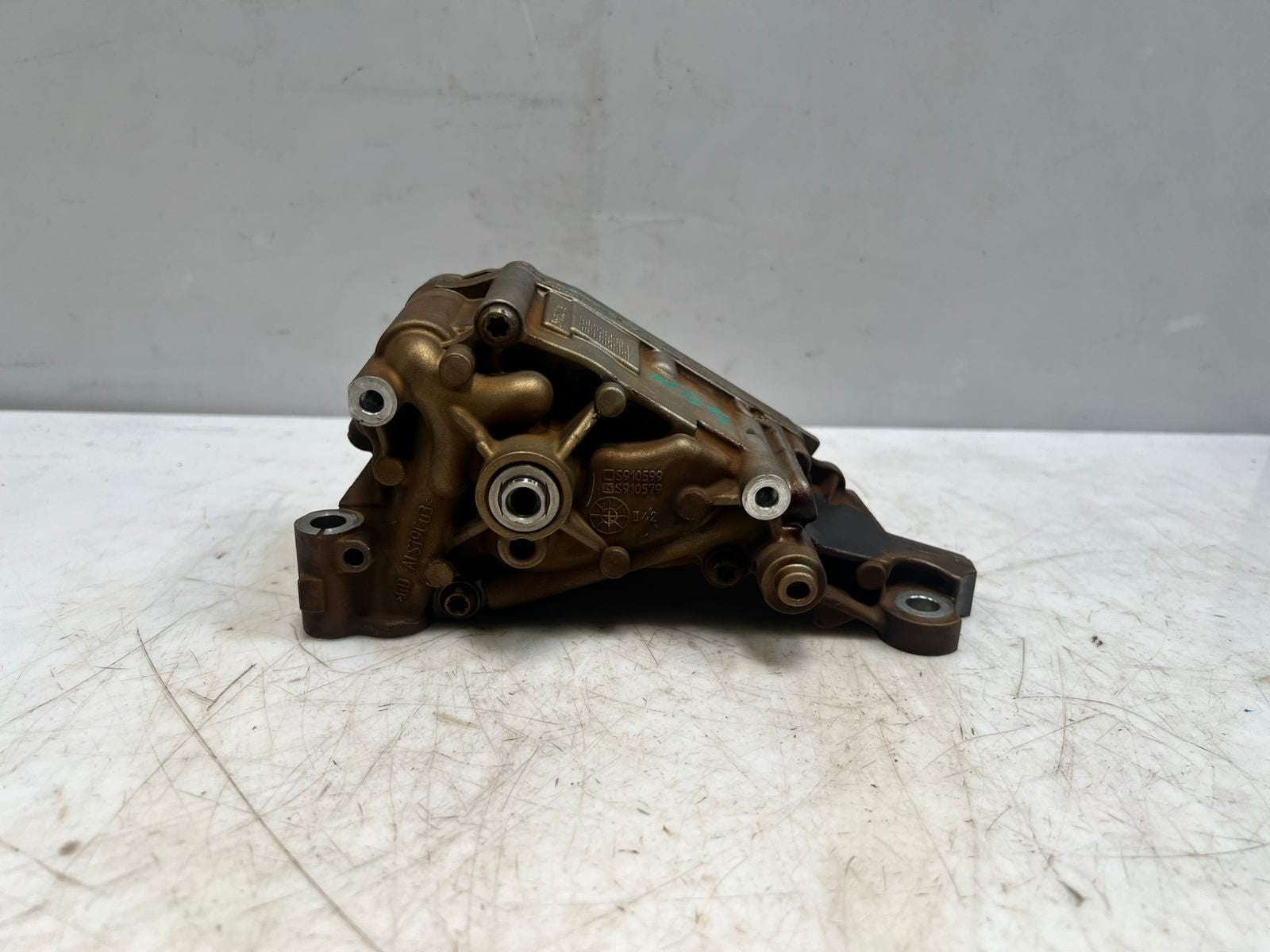 2008-2012 BMW 135i 335i 535i X3 X5 X6 N55B30A 3.0P Engine Oil Pump 7573747 OEM