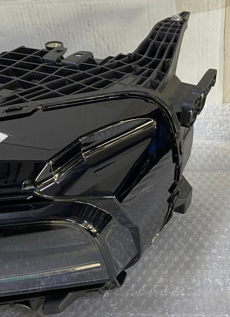 OEM BMW G70 7 SERIES Headlight LED Left Side Brand New ECE LHD 4A276F3 No module