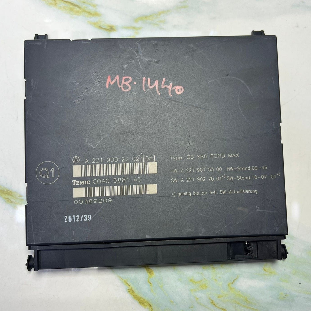 07-13 Mercedes-Benz W221 S-Class S350 Rear Seat Control Module A221 9002202 OEM