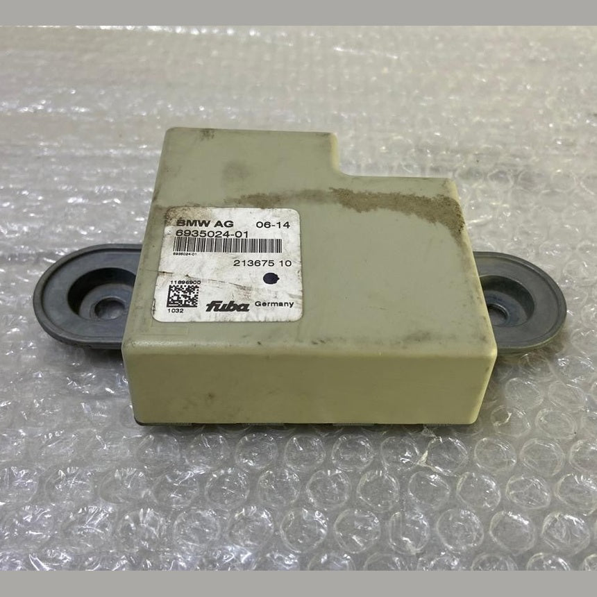 OEM BMW X5 E70 Radio Antenna Amplifier Control Module Unit 6935024