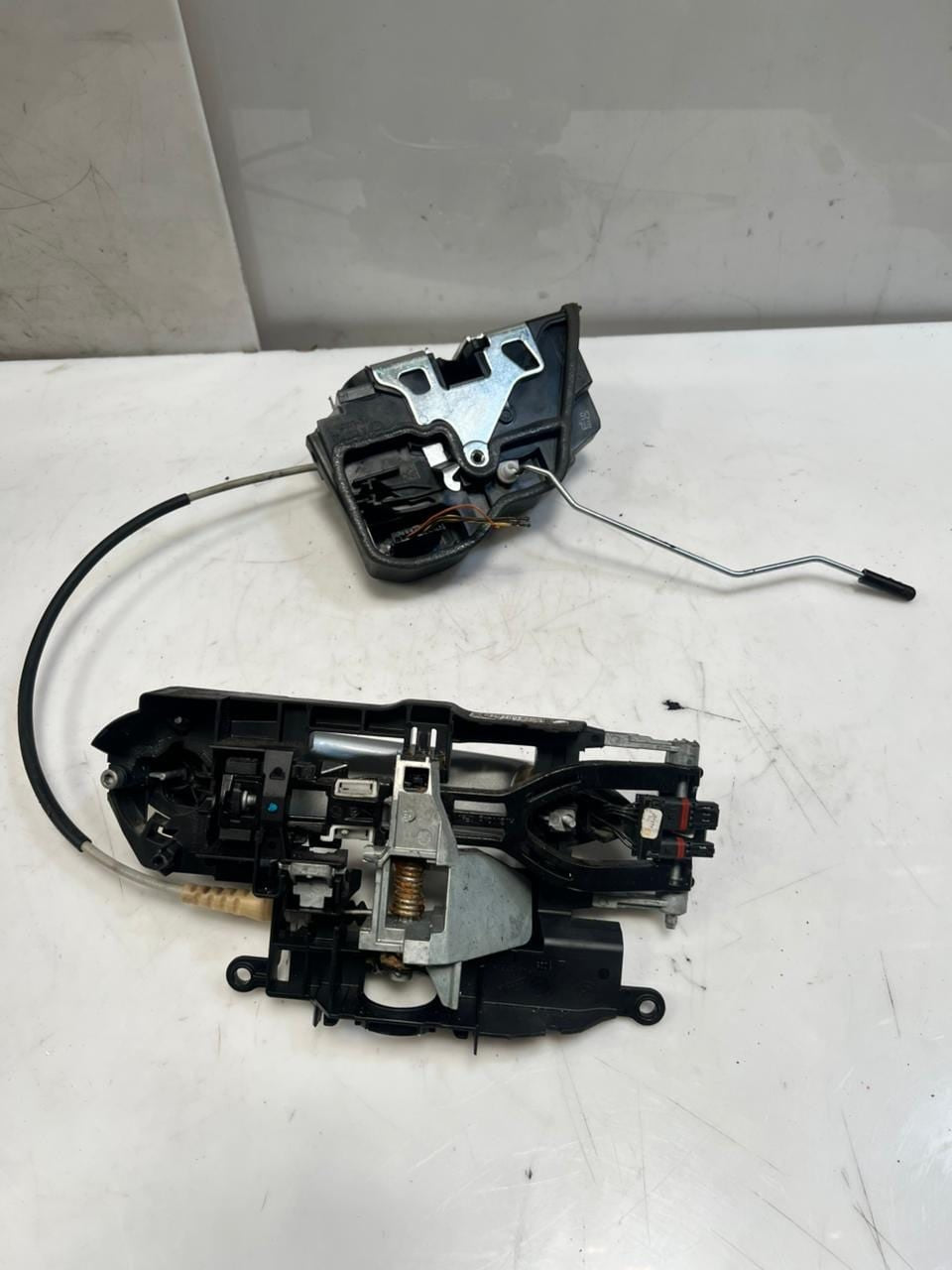 BMW F10 5' F11 GT F07 F01 LEFT REAR Exterior Door Handle Bracket Left 7187227