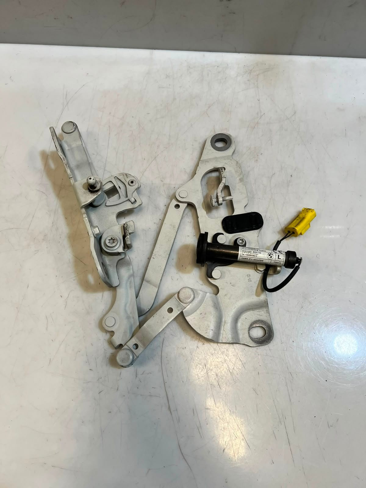 2012-2016 BMW 5 Series F10 F11 650i Bonnet Hood Hinge 7249887 OEM