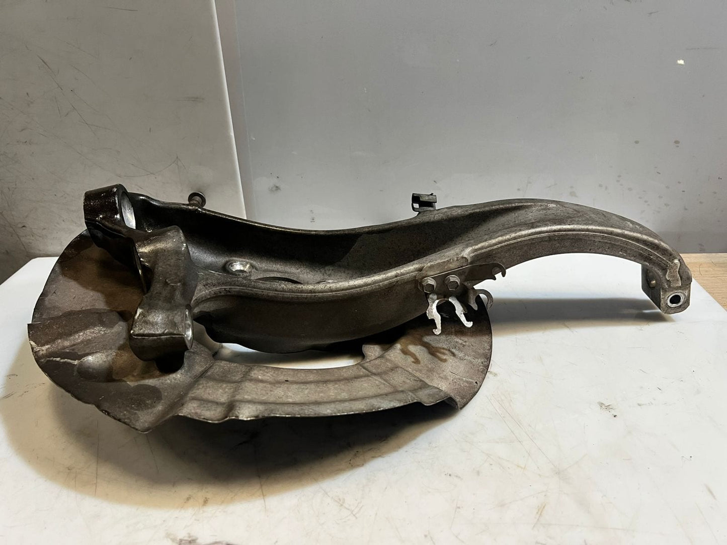 2011-2016 BMW M5 M6 F10 F12 F13 F06 Front LEFT Steering Knuckle 2284053 OEM