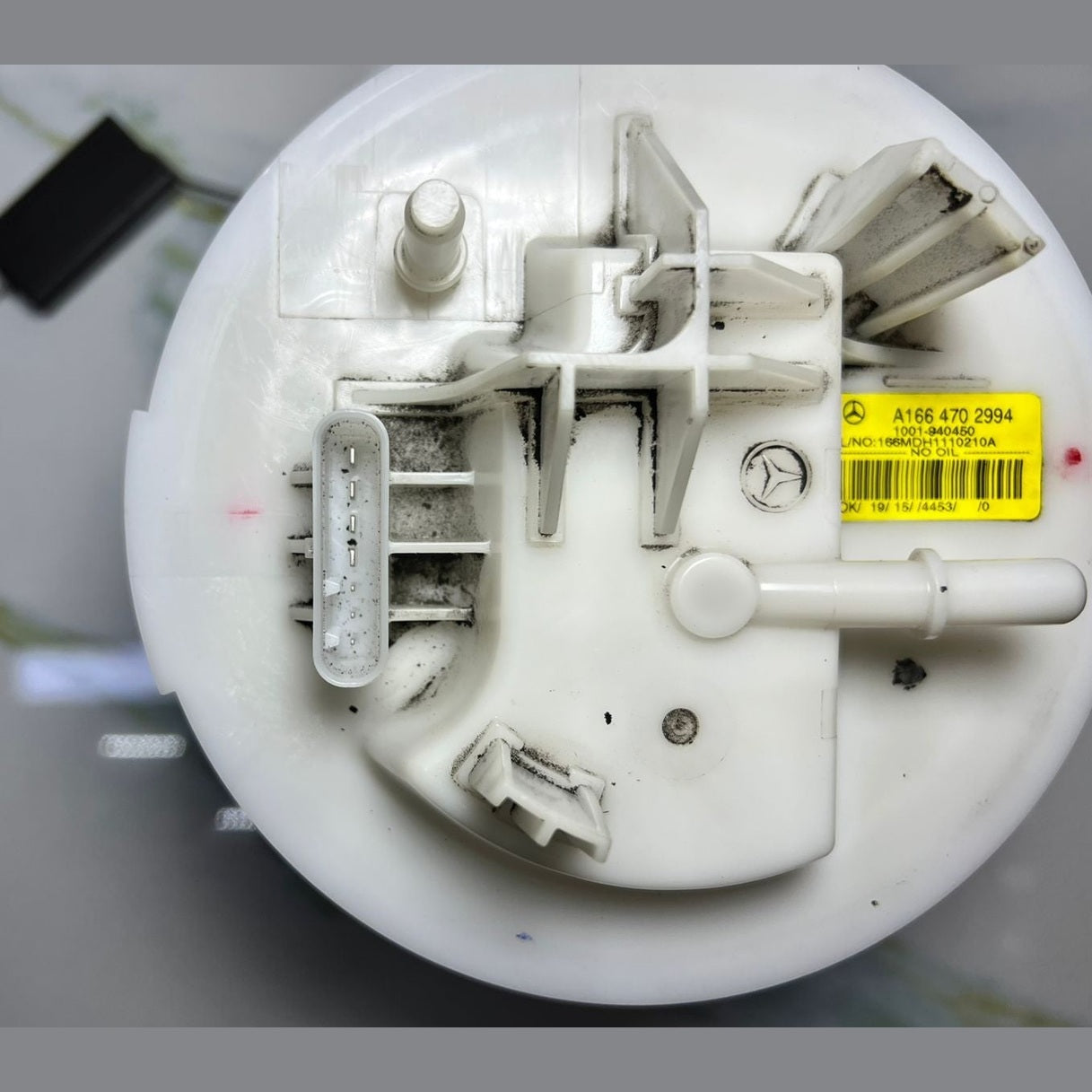2013-2016 Mercedes-Benz GL350 Fuel Delivery Module A 166 470 29 94