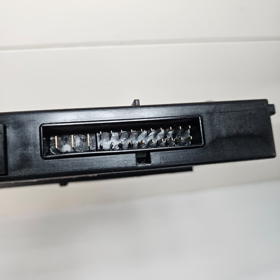 BMW E90, E91, Electronic Junction Box Body Control Unit 6982707 OEM