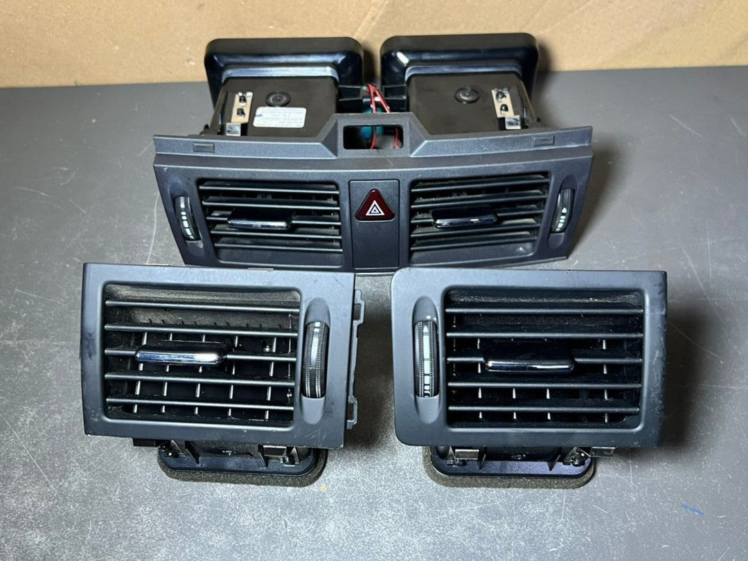 08-10 Mercedes W204 C-Class Front Center Dashboard  Heater A/C Air Vent Set