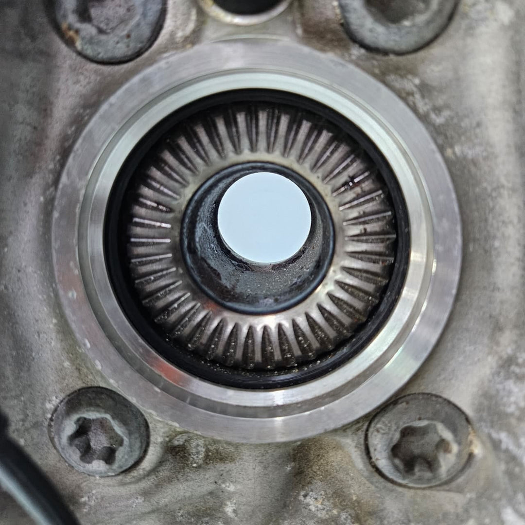 OEM BMW 5 8 Series G30 G14 G15 G16 Front Wheel Hub BEARING Front Right 6884386