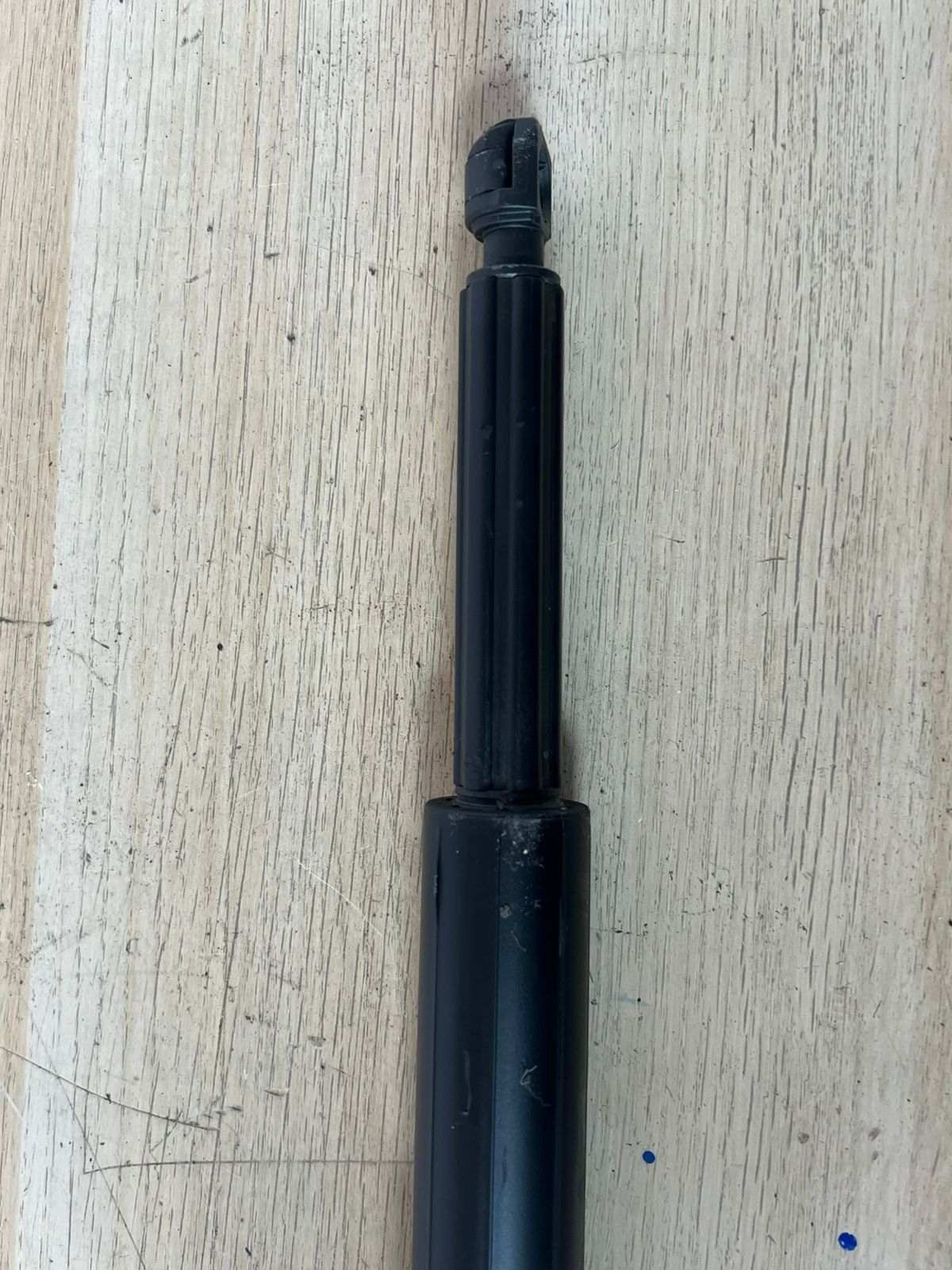 2018-2023 BMW 530e xDrive Tailgate Gas Strut 9482791 5 Series G31 Right SIDE