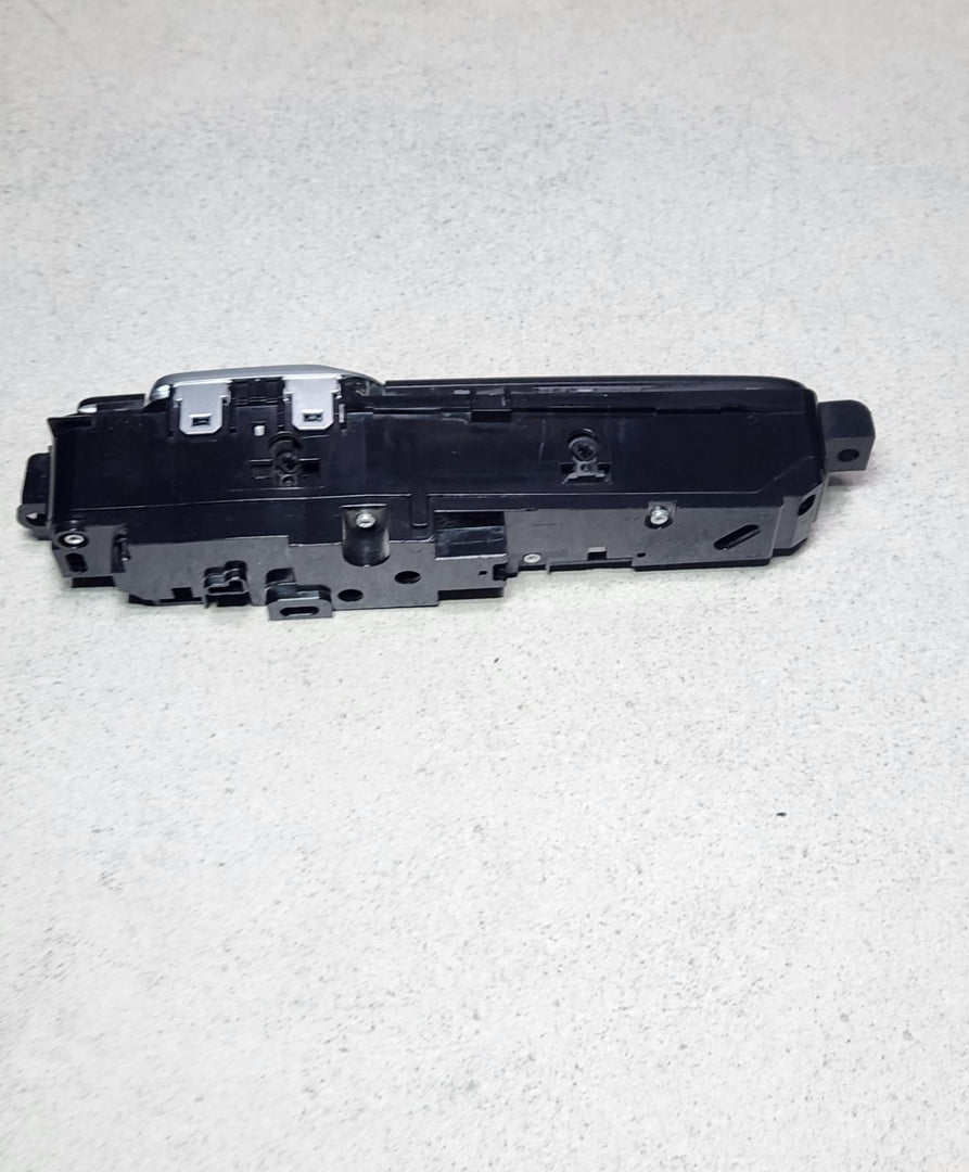 2017-2019 BMW 530i Center Console Control Unit 6993921 5 Series G30 G31 and G32