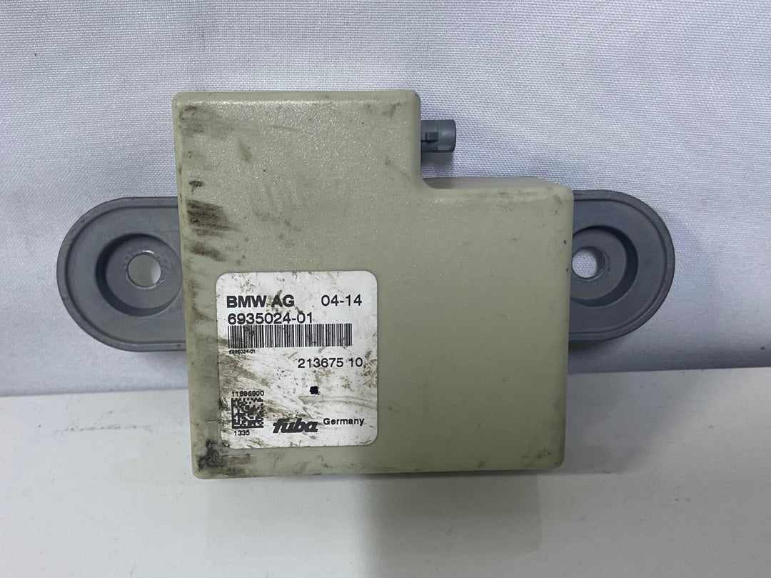 OEM BMW X5 E70 Radio Antenna Amplifier Control Module Unit 6935024
