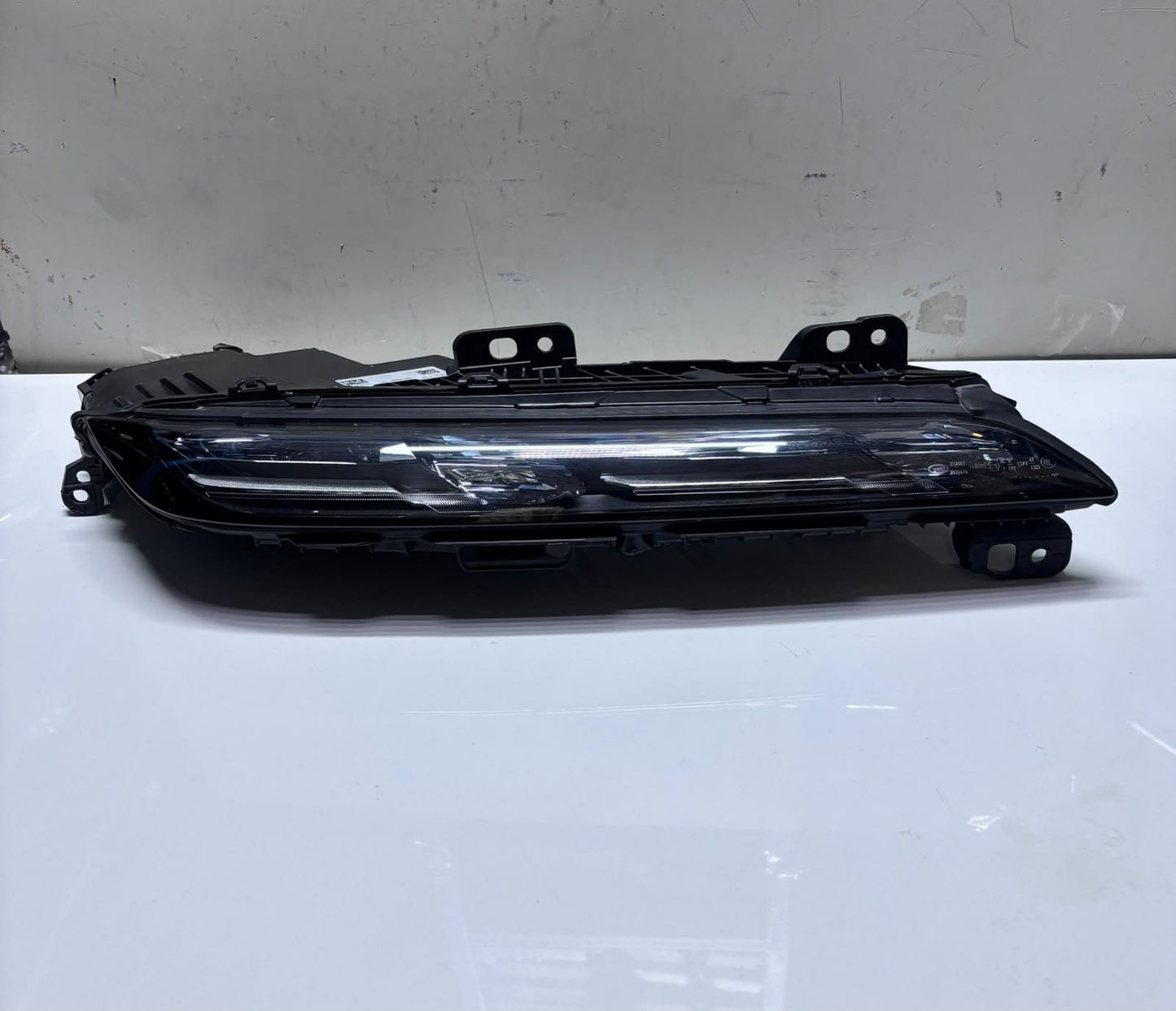 Genuine 2023-2025 BMW i7 Headlight Upper CRYSTAL 9879936 7 Series G70 i7 