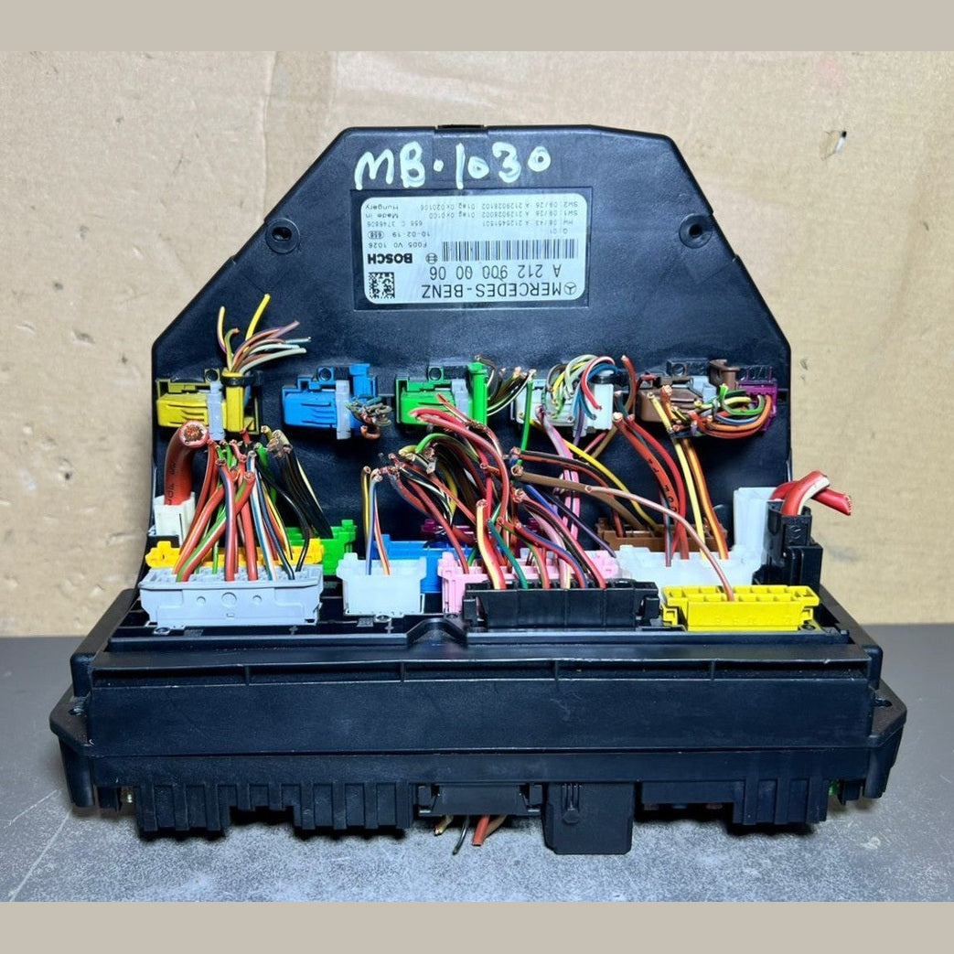 10-16 Mercedes-Benz W212 W204 Front SAM Module Relay Fuse Box A212 9000006 OEM