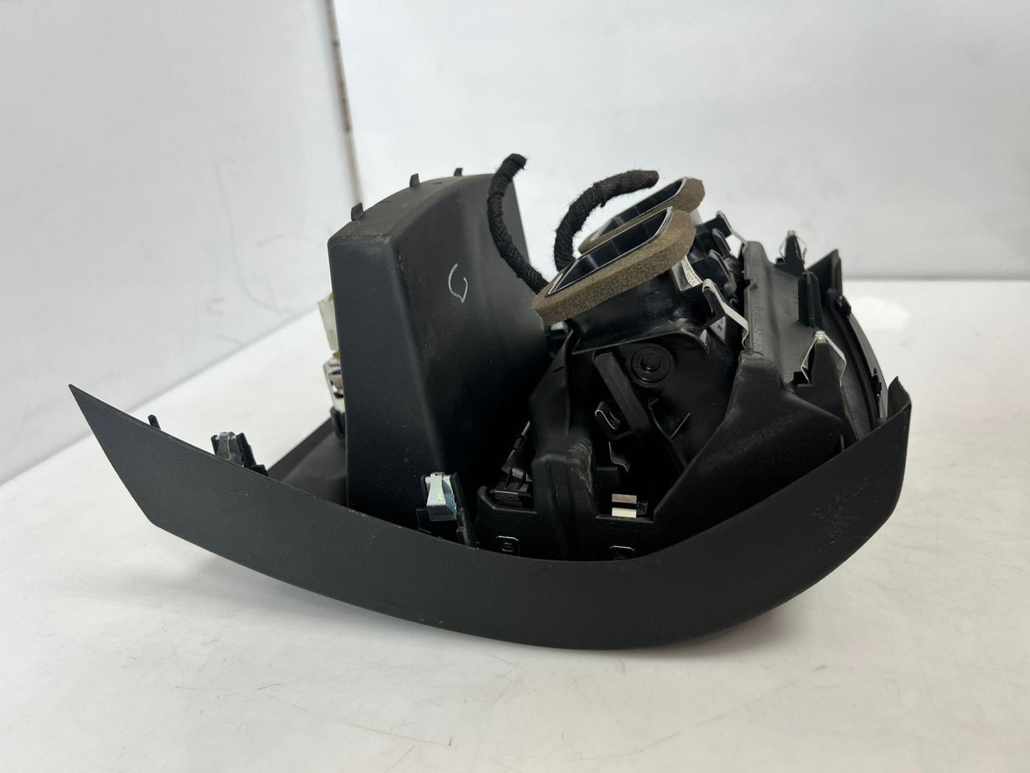 BMW F90 M5, G30, G31, G32 Rear Center Console Fresh Air Vent Grille 9357866 OEM 