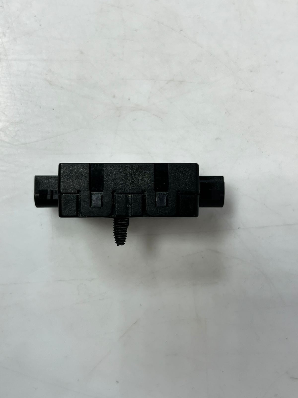 2017-2019 BMW X3 F25 DIVERSITY ANTENNA CONTROL MODULE 9181453