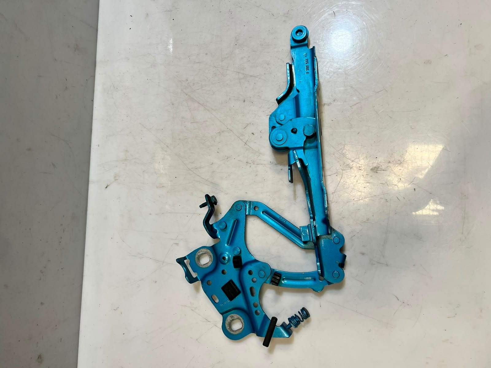 2015 Mini Cooper F55 F56 F57 B38 ENGINE FRONT HOOD Bonnet Hinge 7300566