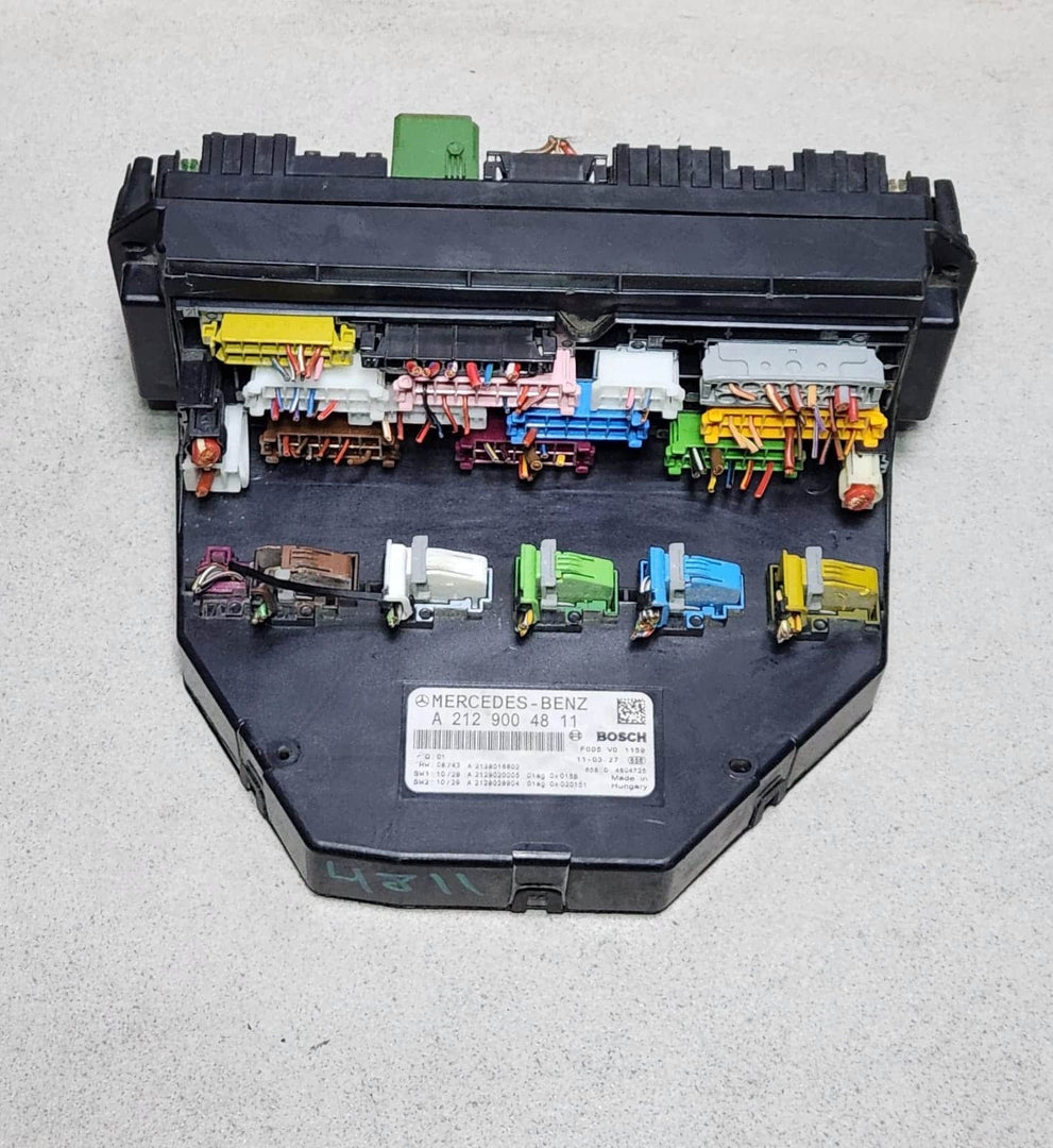 Mercedes-Benz Front Sam Fuse Box Control Module A2129004811 W204 C-Class  W207