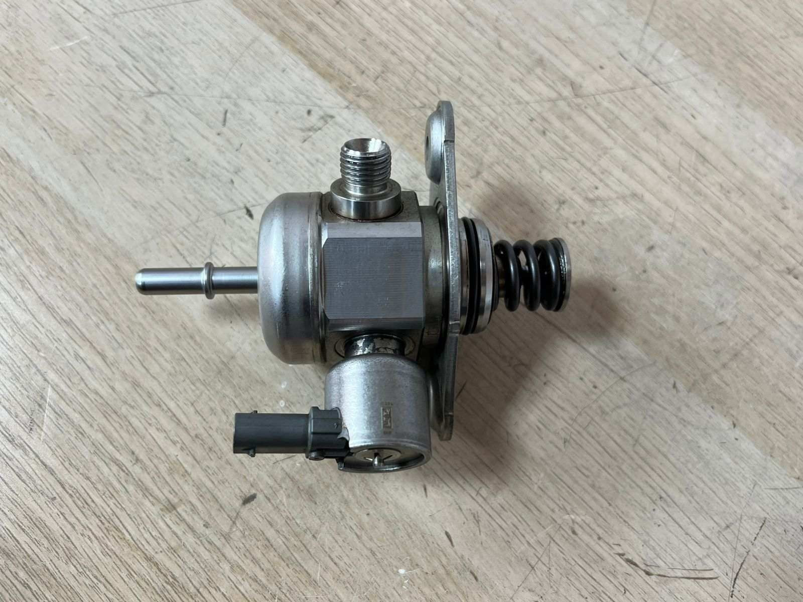 2015 BMW 118i High Pressure Fuel Pump 8605103 F20 F30 118i 116i N13B16A 