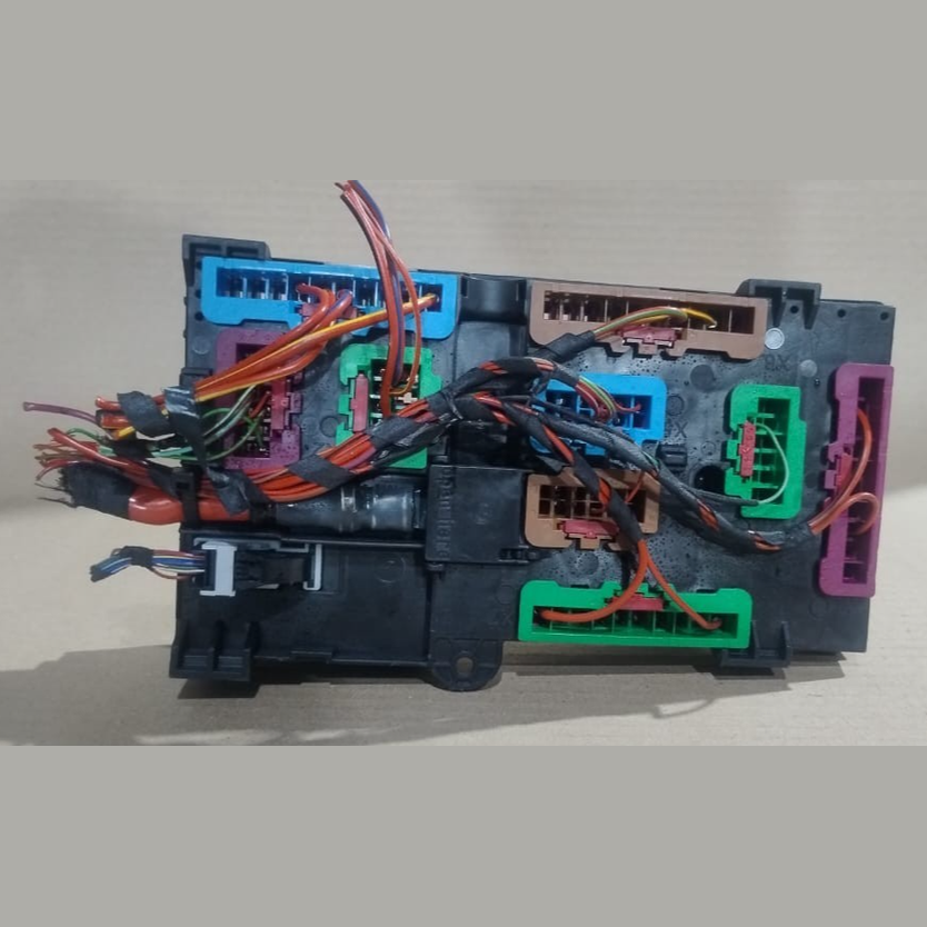 BMW F98 F97 X4 X3 G01  M BODY FUSE BOX CONTROL MODULE OEM  6828074