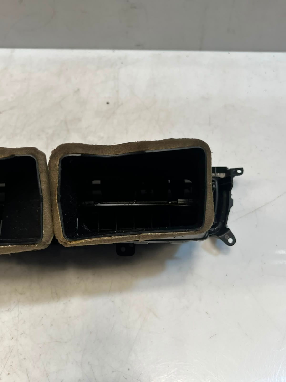 2013-2017 BMW X5 5 Series Gran Turismo F07 Rear Air Vent Grill 1682811 OEM