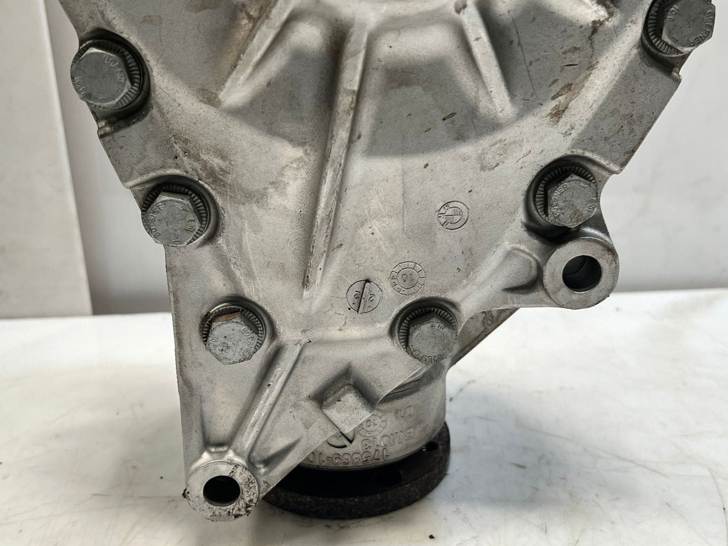 BMW E70 X5M and E71 X6M 4.4 V8 Front Differential Carrier 3.91 Ratio 7602072 OEM