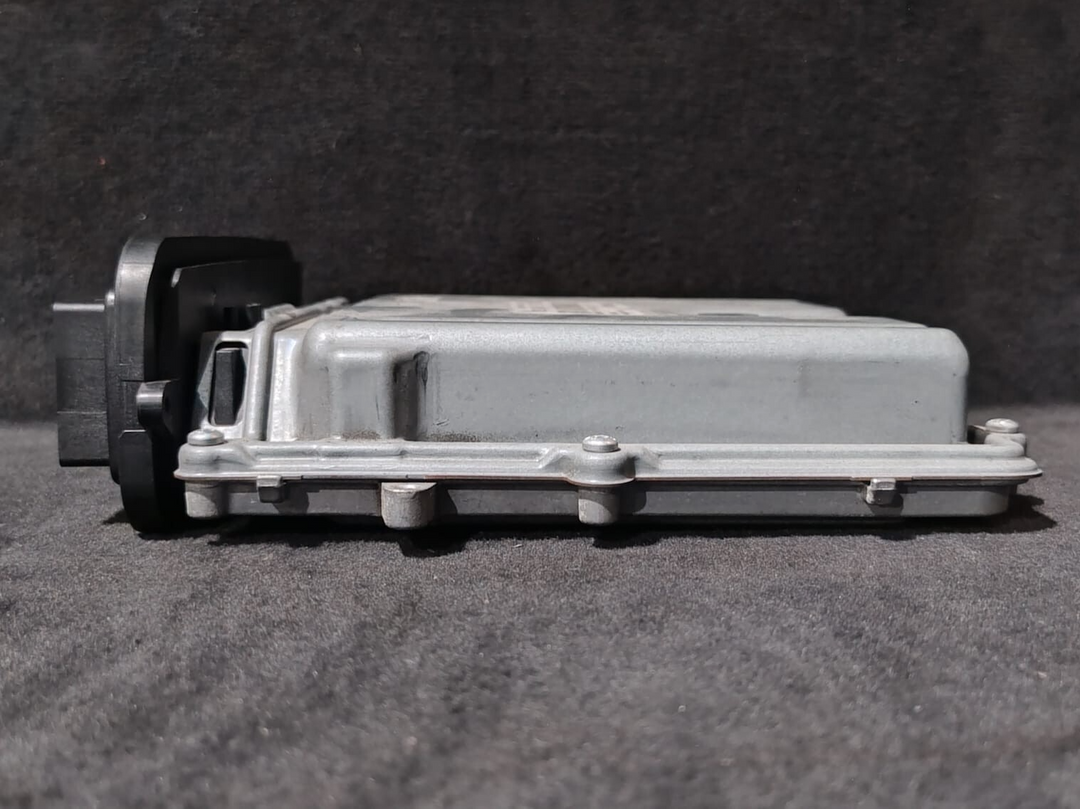 BMW 5 7 SERIES F01 F02 F10 F07 N57 D30A ENGINE CONTROL AUTOMATIC - DDE  8509757