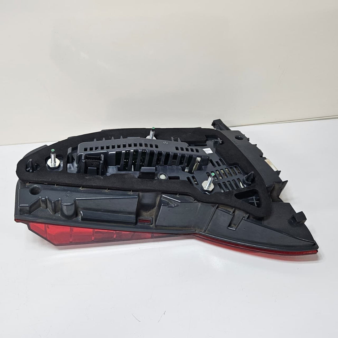 OEM BMW 7 Series G11 G12 Tailgate Light Right Side 2583244