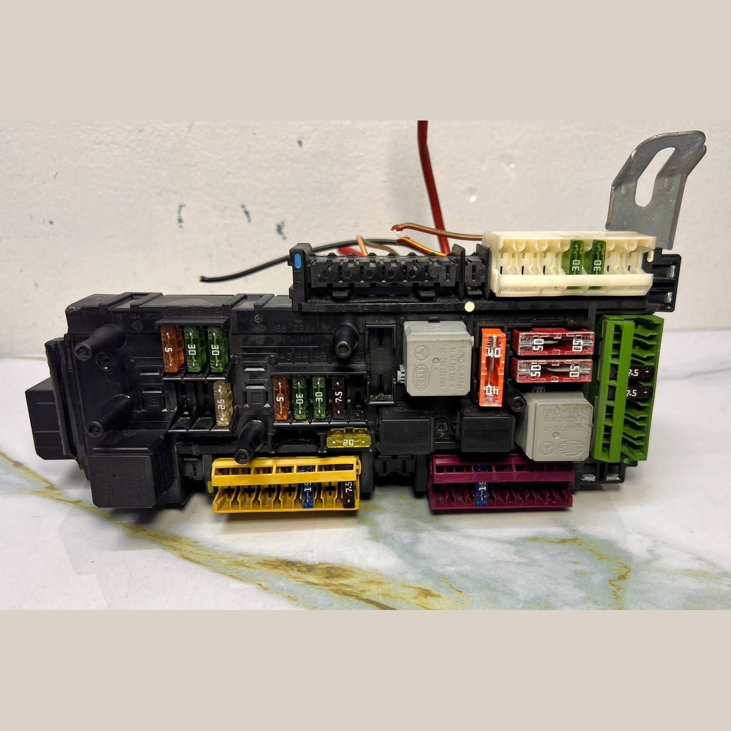 2010-2014 Mercedes-Benz C300 Rear Sam Module Relay Fuse Box 204 9060205 W204 C25