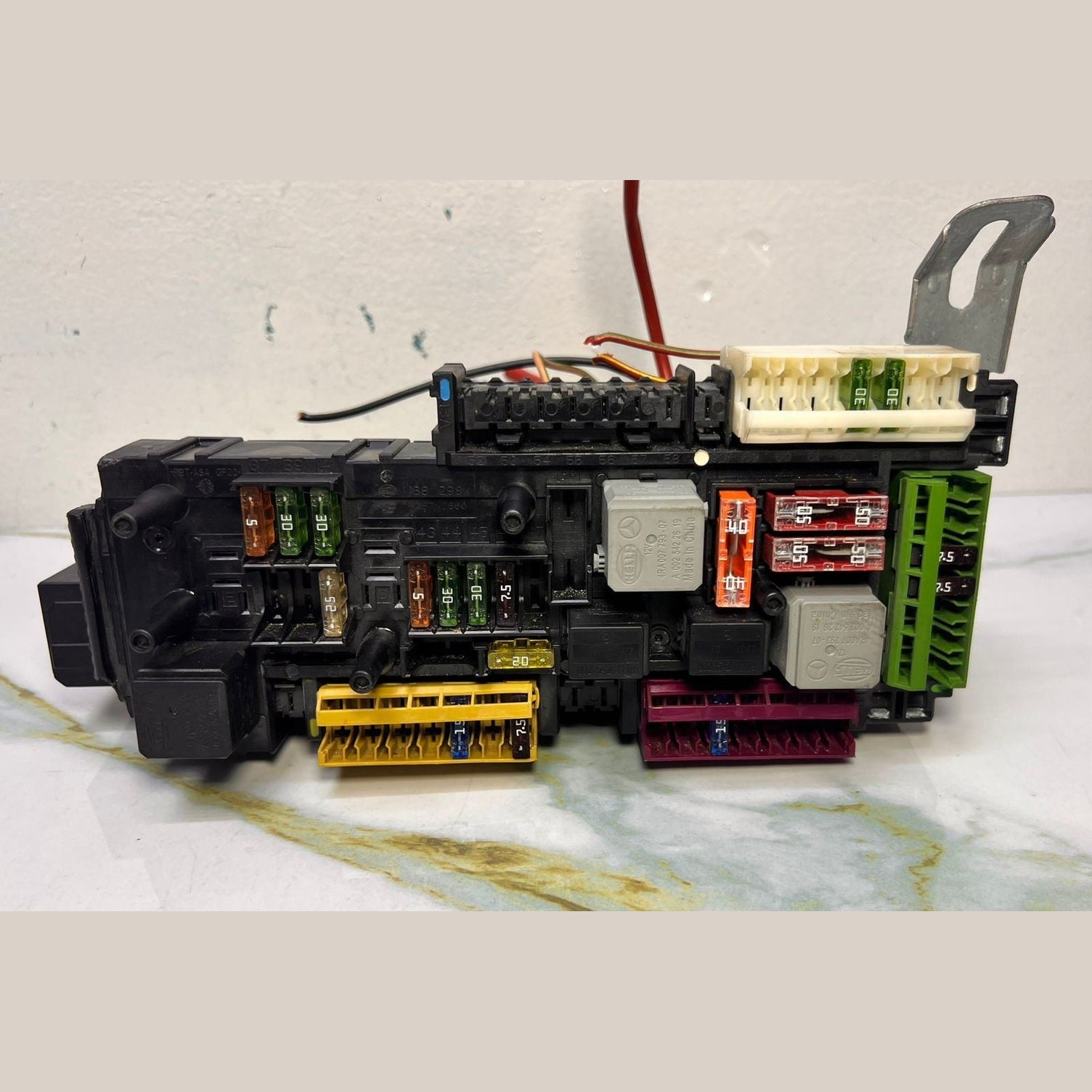 2010-2014 Mercedes-Benz C300 Rear Sam Module Relay Fuse Box 204 9060205 W204 C25
