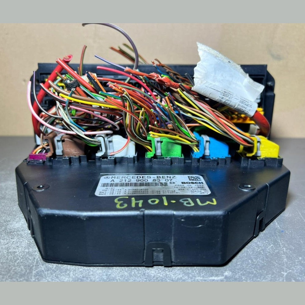 10-16 Mercedes-Benz W212 W204 Front SAM Module Relay Fuse Box A212 9008307 OEM