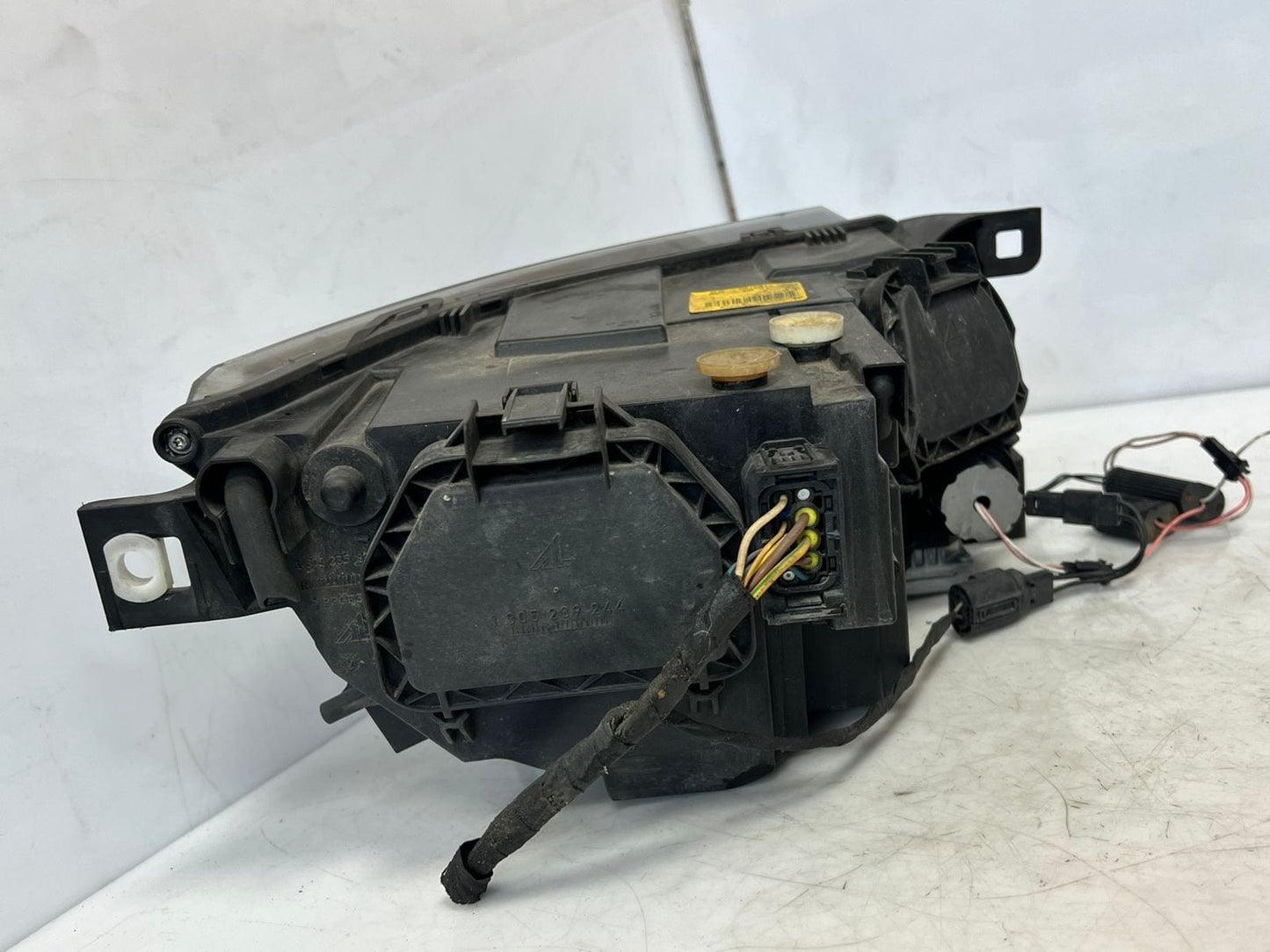 2005 BMW 645Ci 6 Series E63 Headlight AUTOMOTIVE LIGHTING Assembly 7165795 OEM