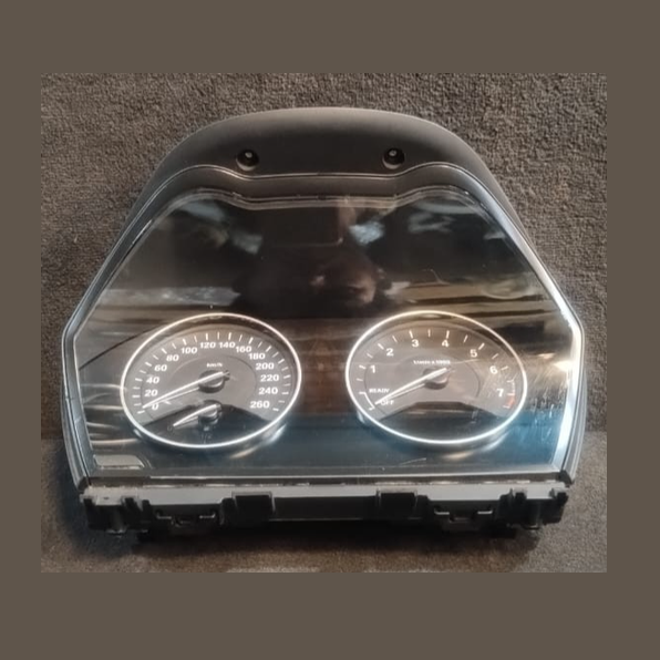 BMW X1 F48 2.0 DIESEL AUTOMATIC INSTRUMENT CLUSTER SPEEDOMETER KM/H P/N 9295446
