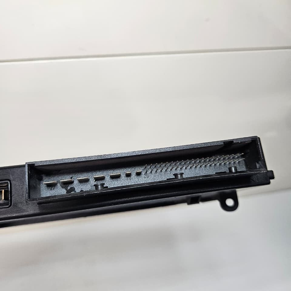 2006 BMW 325i Body Control Module Junction Box 6983303 OEM
