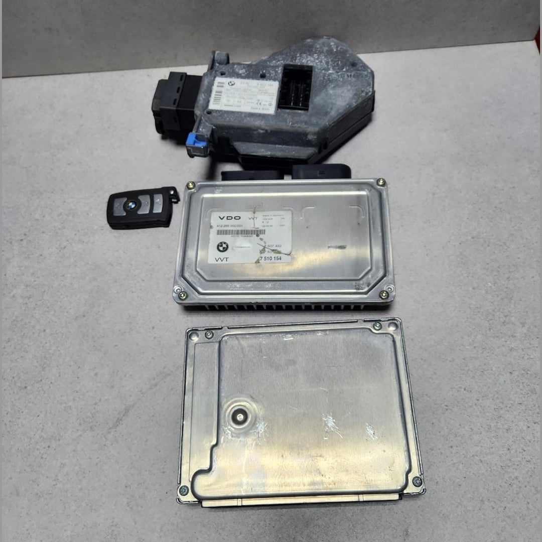 2002-2003 BMW 745i E65 Engine Control Module 7523523 ECU SET 