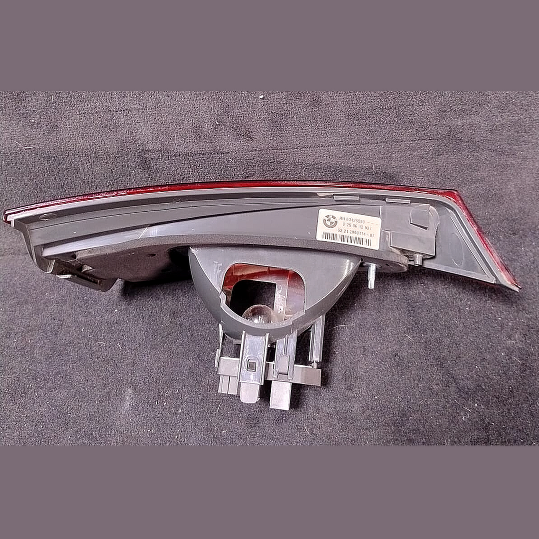 BMW X1  E84 RIGHT TRUNK LID MOUNTED TAIL LIGHT LAMP 2990114