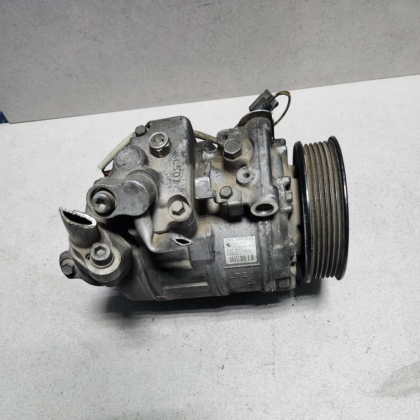2006-2007 BMW 525i Air Conditioning Compressor 6956715 E60 E61 E63 E64 E65 E66