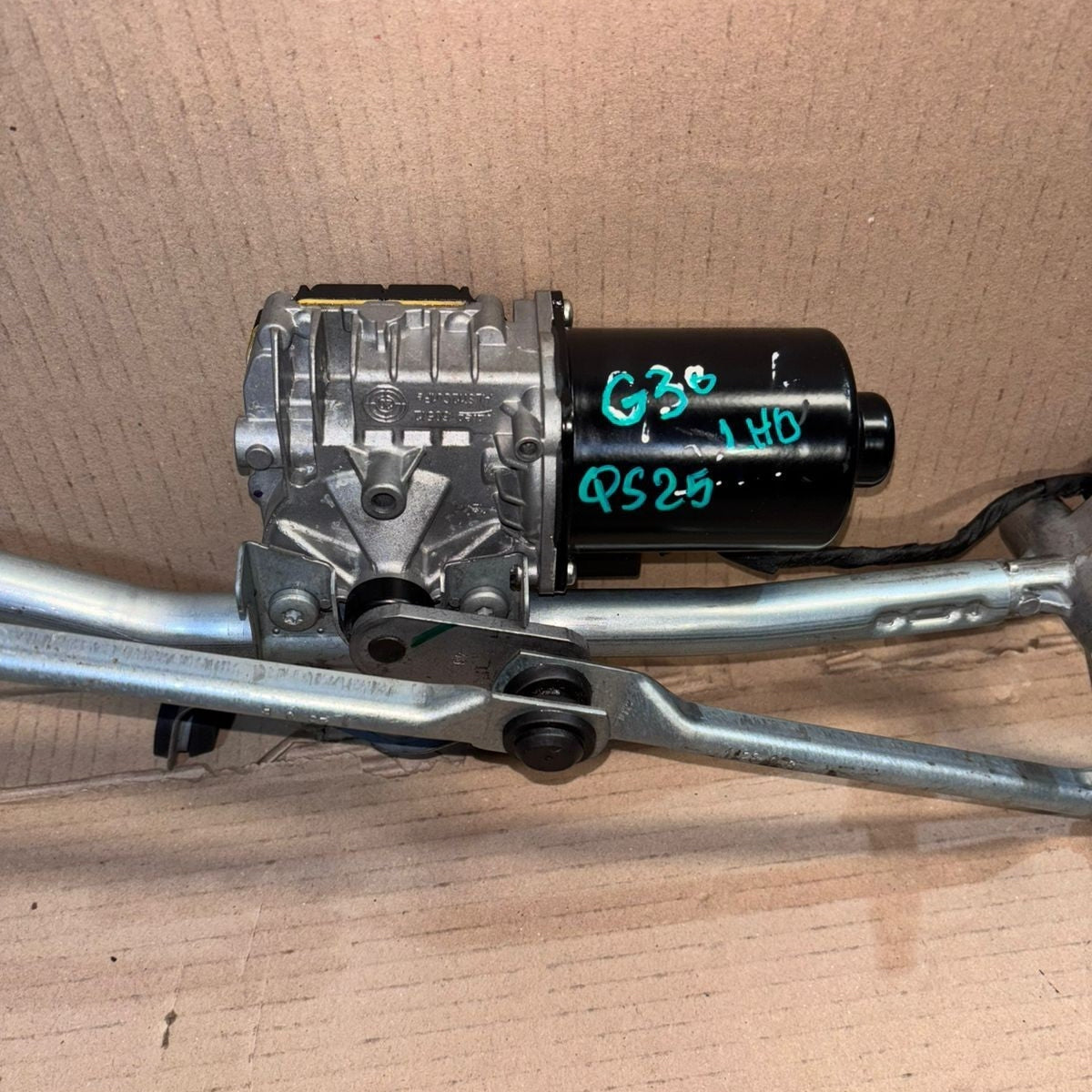 BMW G30 G31 2018  Wischermotor vorne wiper motor 9851351 LHD