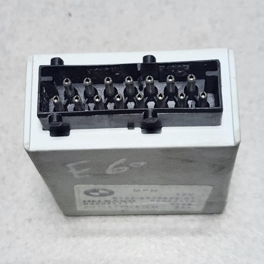 2004-2006 BMW 525i Micro Power Control Module 6939655 E60 E61 E63 E64