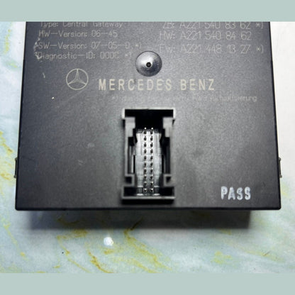 2007-2014 Mercedes-Benz S550 Central Gateway Control Module A2215408362 W221 S-C