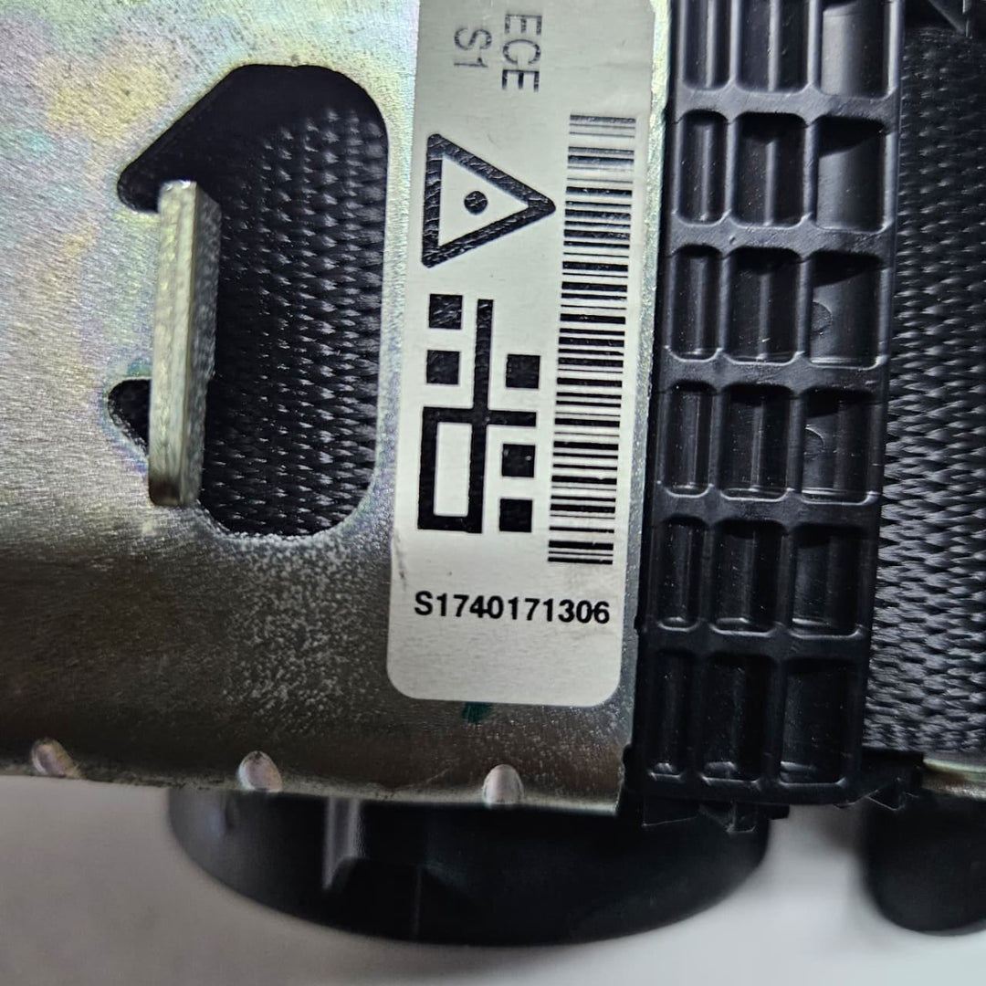 2019 BMW X1 F48 X2 F39 Front Left Seat Belt 7401713