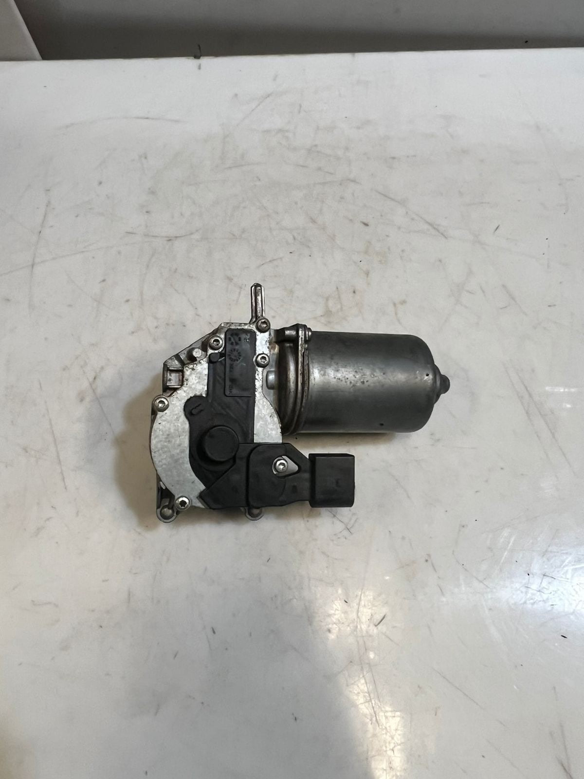 2007-2013 BMW X5 E70 Front Windshield Wiper Motor ASSEMBLY 7200536 OEM