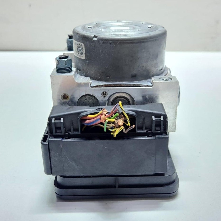 2014-2018 BMW 320i ABS Pump Control Unit 6868319 1 Series OEM