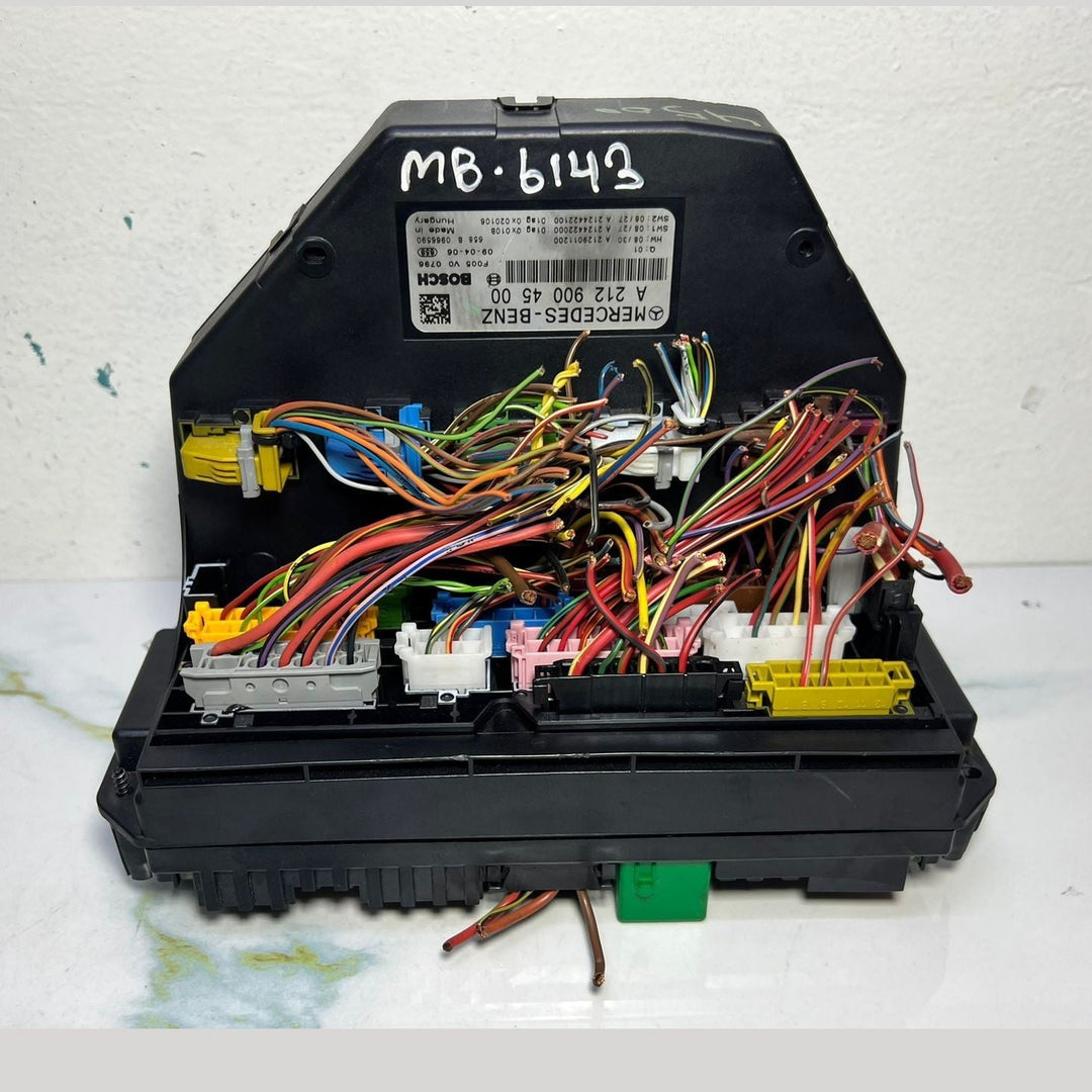10-16 Mercedes-Benz W212 W204 Front SAM Module Relay Fuse Box A212 9004500 OEM