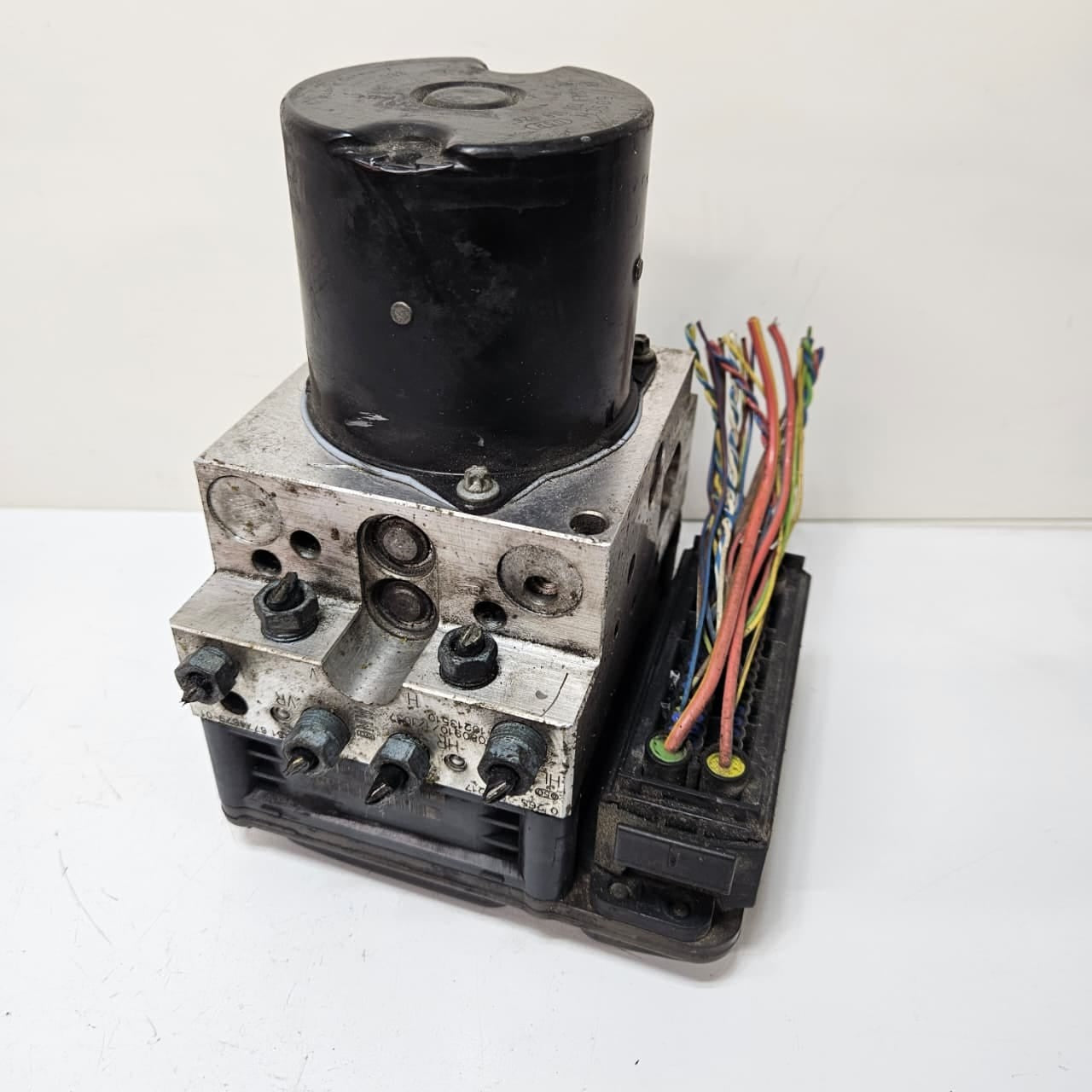 2008-2010 BMW 5 Series E60 535i 520d ABS Pump Control Module 6783360