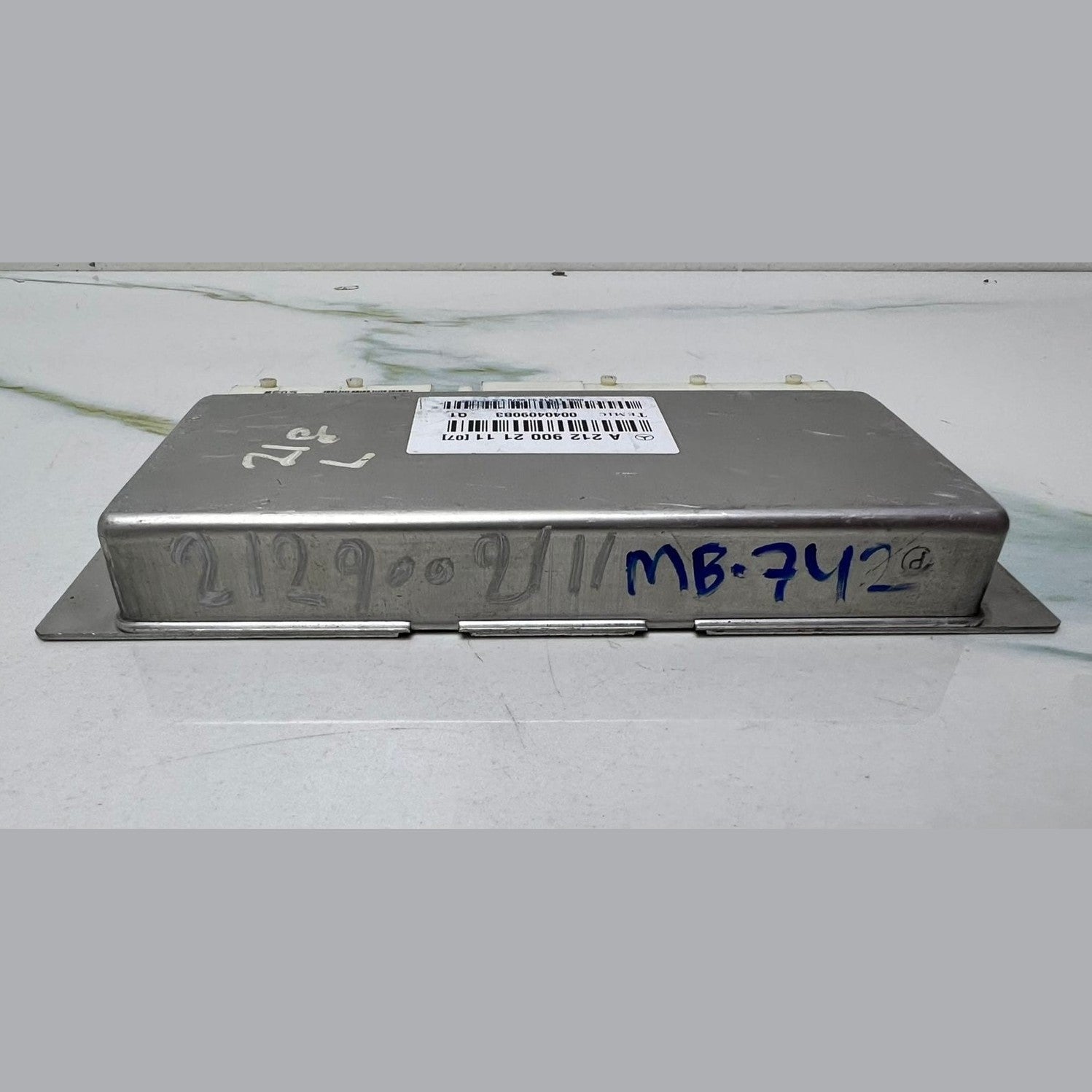 10-18 Mercedes CLS550 Air Suspension Control Module A2129002111 CLS-Class W218, 