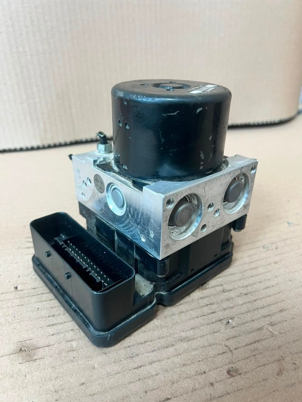 2009-2013 BMW 3 Series E90, E91, E92, E93 328i Abs Brake Pump Module 6789304